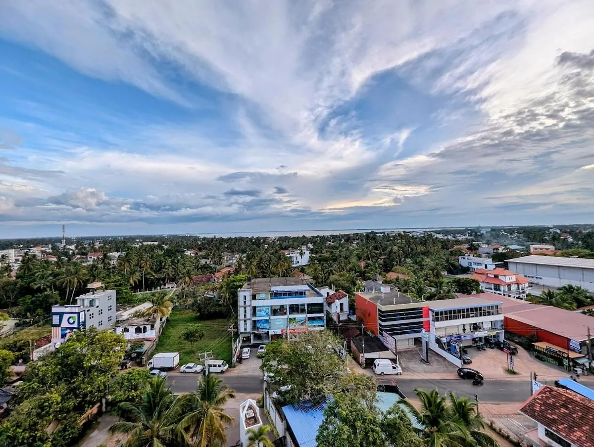 Luxury Urban Living 3Br 360Rooftop Pool & Gym Negombo Apartment