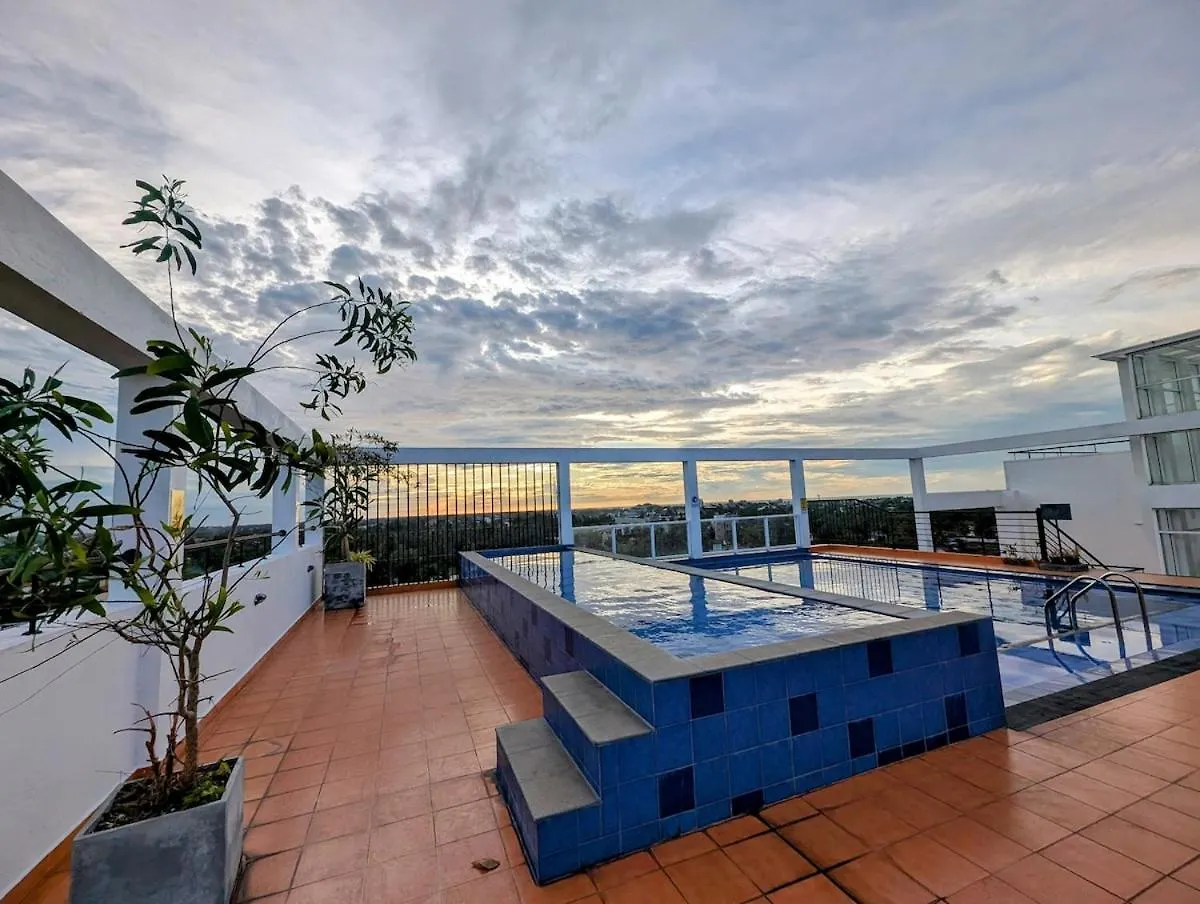 Luxury Urban Living 3Br 360Rooftop Pool & Gym Negombo