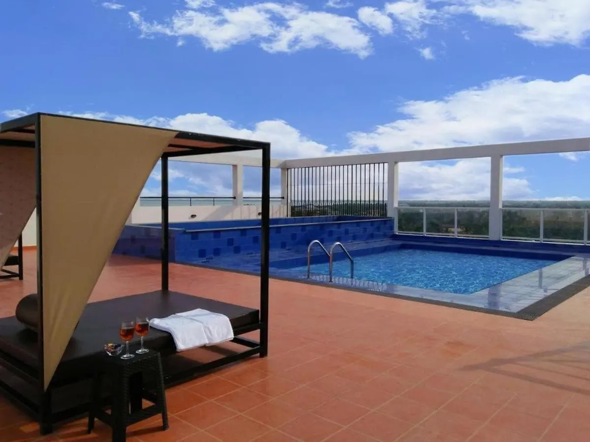 Luxury Urban Living 3Br 360Rooftop Pool & Gym Negombo