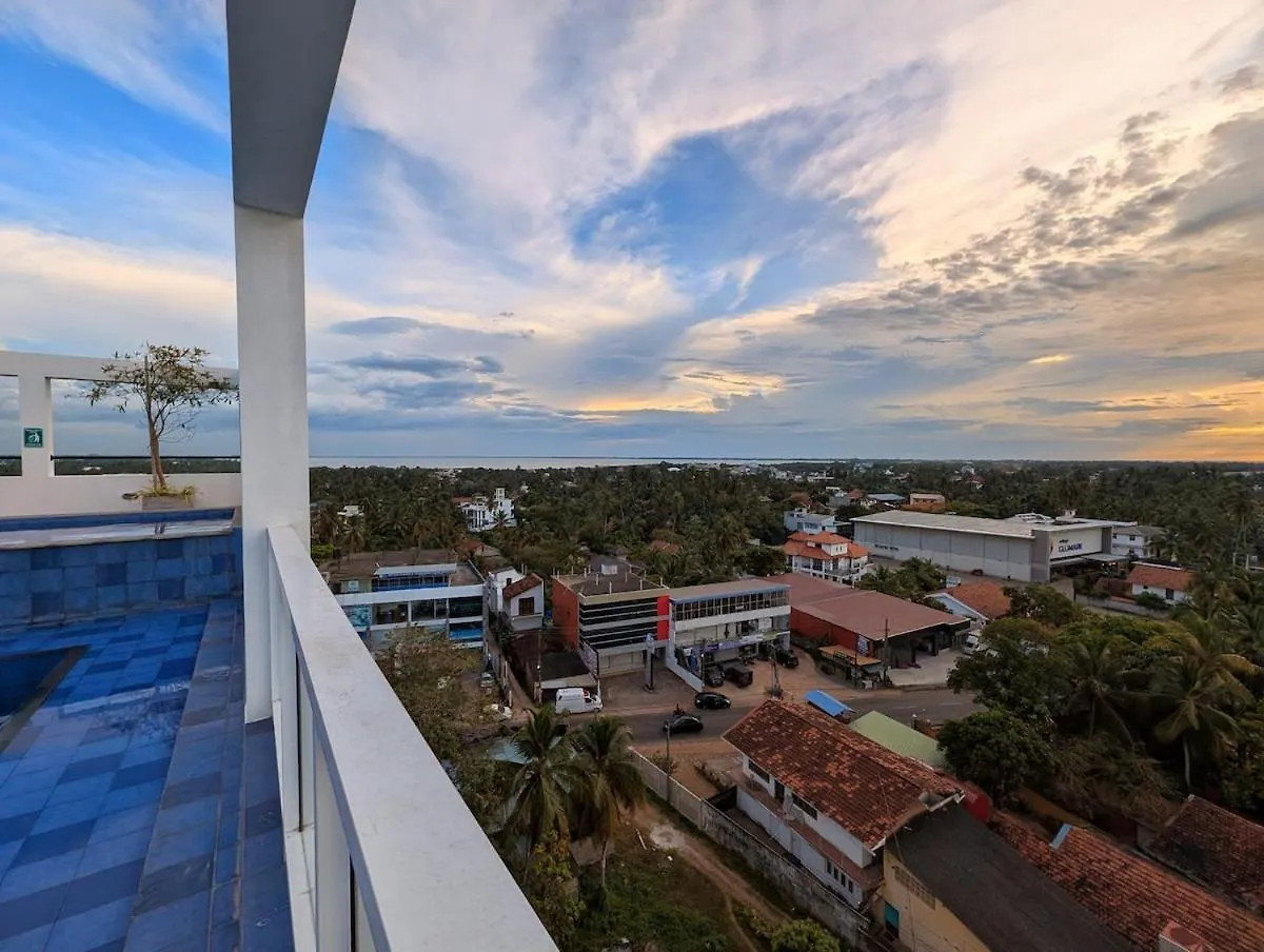 Luxury Urban Living 3Br 360Rooftop Pool & Gym Negombo Apartment