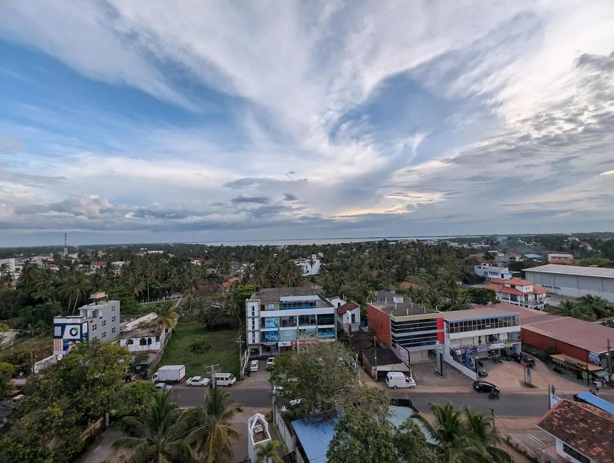 Luxury Urban Living 3Br 360Rooftop Pool & Gym Negombo Apartment