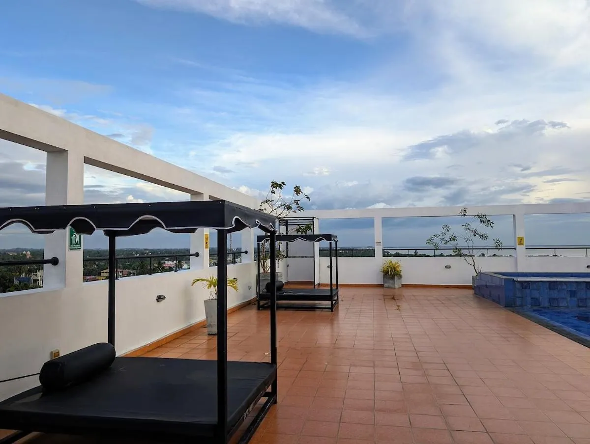 Luxury Urban Living 3Br 360Rooftop Pool & Gym Negombo Apartment