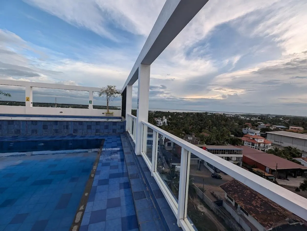 Luxury Urban Living 3Br 360Rooftop Pool & Gym Negombo Apartment
