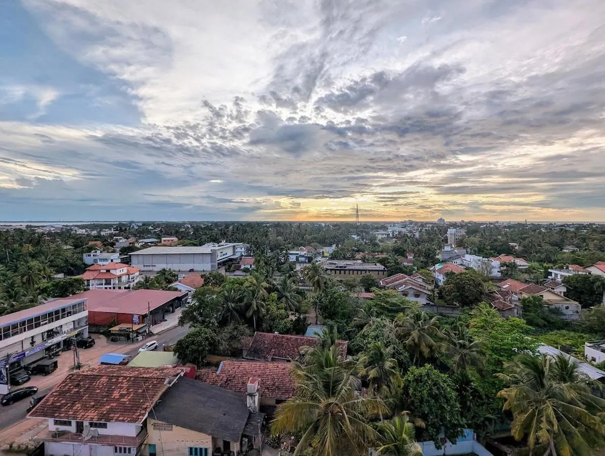 Luxury Urban Living 3Br 360Rooftop Pool & Gym Negombo