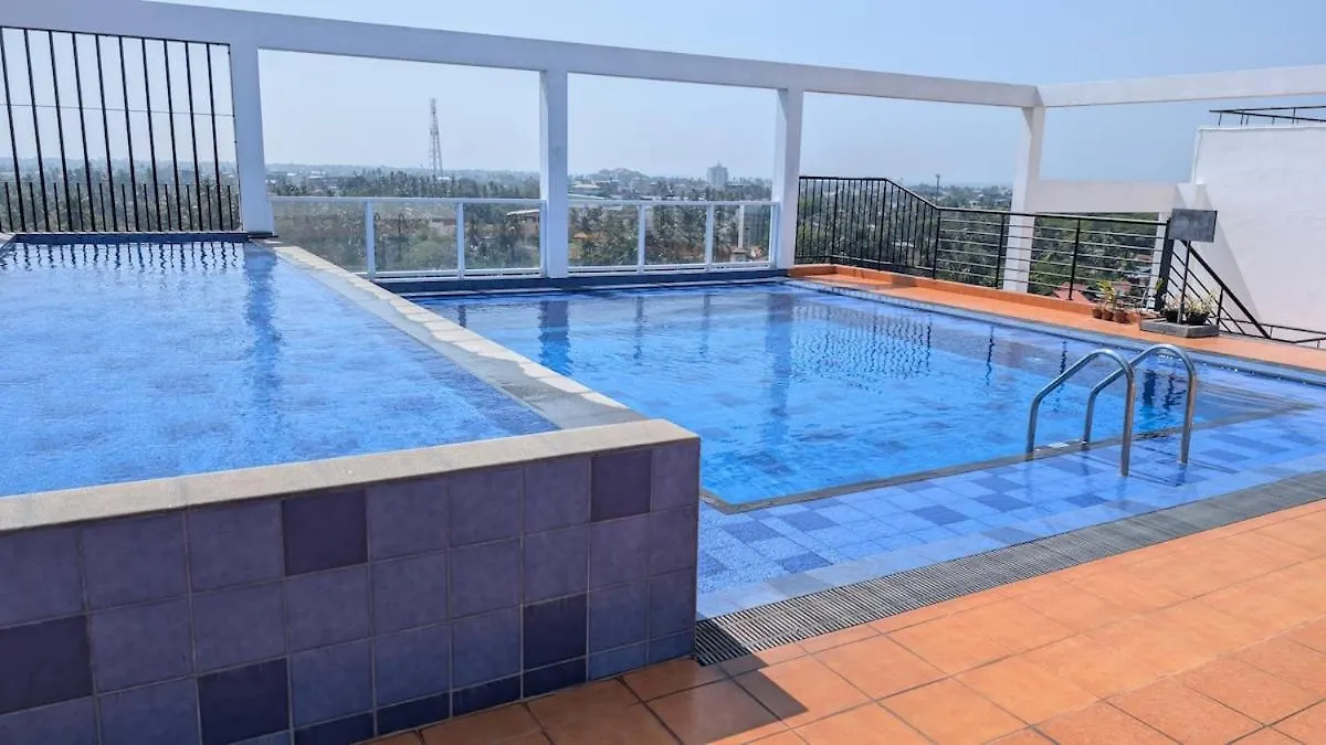 Luxury Urban Living 3Br 360Rooftop Pool & Gym Negombo Lägenhet