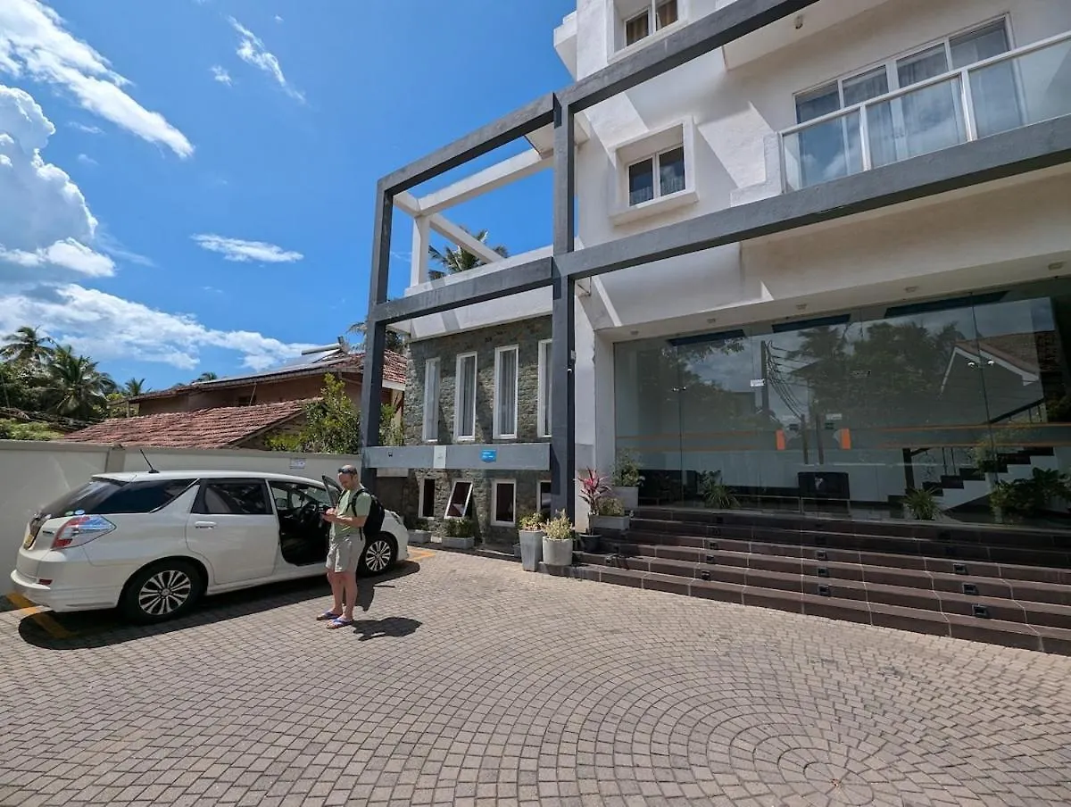 Luxury Urban Living 3Br 360Rooftop Pool & Gym Negombo