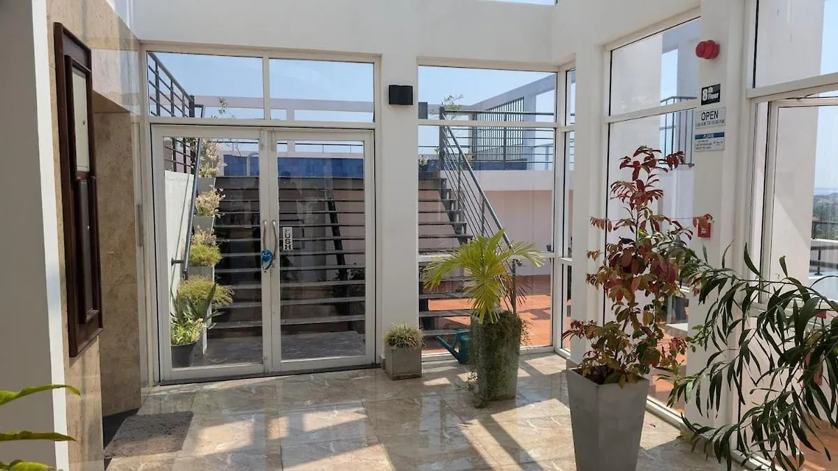 Luxury Urban Living 3Br 360Rooftop Pool & Gym Negombo Lägenhet