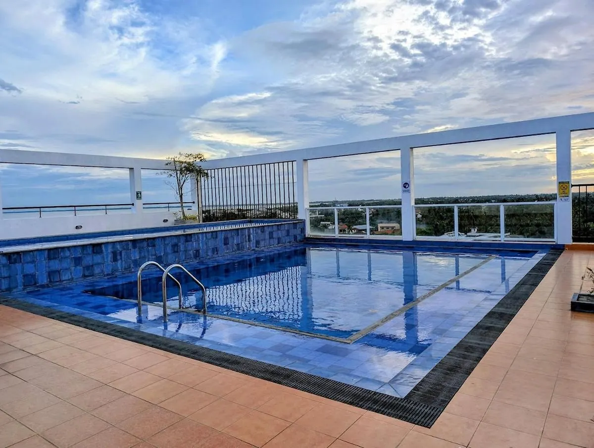 Luxury Urban Living 3Br 360Rooftop Pool & Gym Negombo
