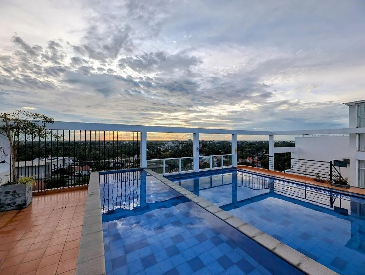 Lägenhet Luxury Urban Living 3Br 360Rooftop Pool & Gym Negombo